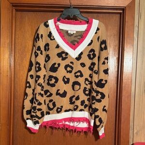 ANDREE BY UNIT Leopard Print V-Neck Boutique Sweater with Pink and White Accents